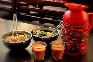 西藏的早茶！为什么所有人喜欢在拉萨土著的甜茶馆